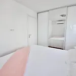 Ana Apartamento *