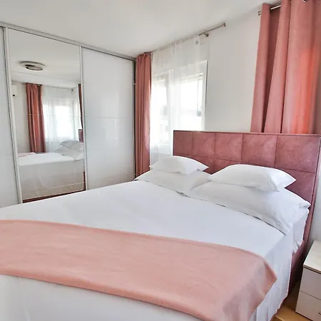 Ana Apartamento *